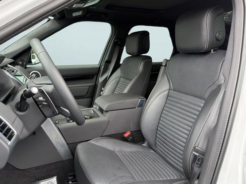 Used 2025 Land Rover Discovery S AWD/4WD image 5