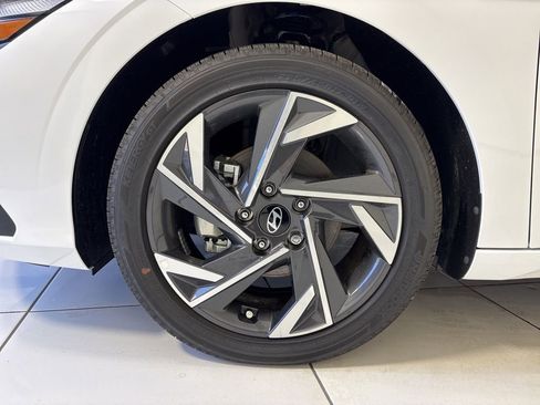 New 2025 Hyundai Elantra SEL FWD image 9