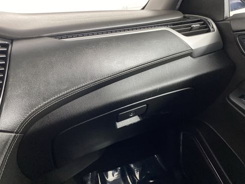 Used 2018 Chevrolet Suburban LS w/ All-Season Package image 27