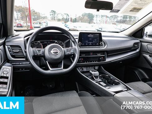 Used 2024 Nissan Rogue SV image 30