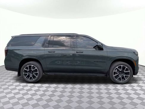 Used 2026 Chevrolet Suburban RST w/ Sun And Tow Package AWD/4WD image 3