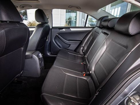 Used 2017 Volkswagen Jetta SE image 26