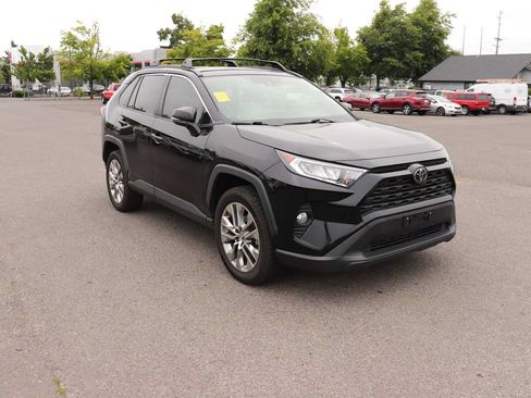 Used 2019 Toyota RAV4 XLE Premium w/ Cold Weather Package AWD/4WD image 3