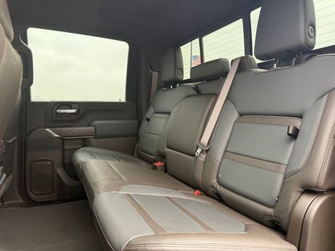 Used 2022 GMC Sierra 2500 Denali w/ Denali Black Diamond Edition AWD/4WD image 25