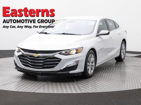 Used 2025 Chevrolet Malibu LT FWD image 1