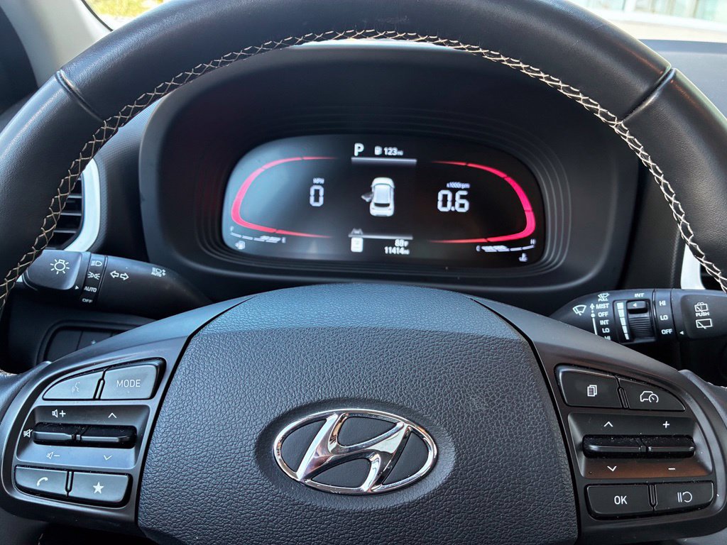 Used 2025 Hyundai Venue Limited FWD image 12