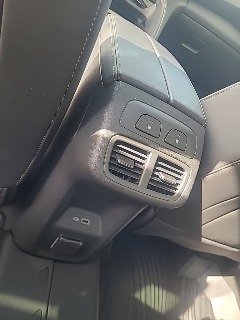 Used 2023 Buick Envision Avenir AWD/4WD image 18