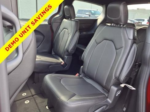 New 2026 Chrysler Pacifica Select image 15