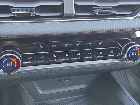 New 2026 Chevrolet Equinox RS w/ LPO, Floor Liner Package image 31