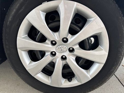 Used 2025 Toyota Corolla LE FWD image 5