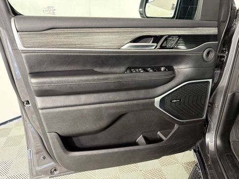 Used 2024 Jeep Wagoneer L Series II image 11