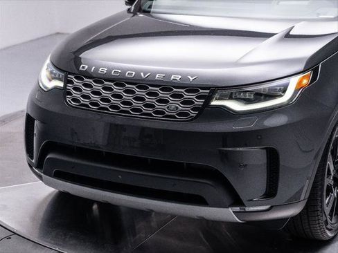 New 2025 Land Rover Discovery S image 9