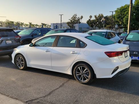 Used 2023 Kia Forte LXS w/ LXS Technology Package FWD image 3