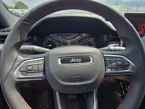 Used 2025 Jeep Compass Trailhawk AWD/4WD image 17