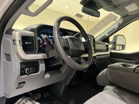 Used 2023 Ford F350 XLT AWD/4WD image 9