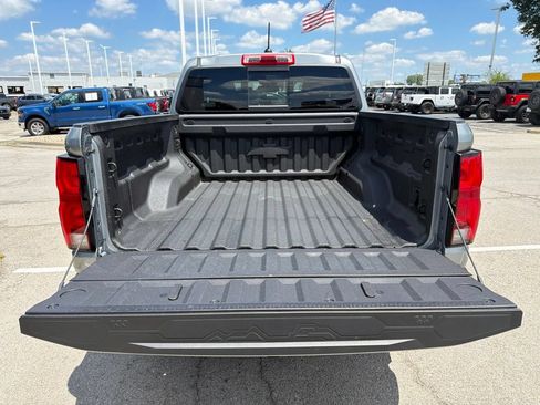 Used 2025 Chevrolet Colorado ZR2 w/ Technology Package AWD/4WD image 11