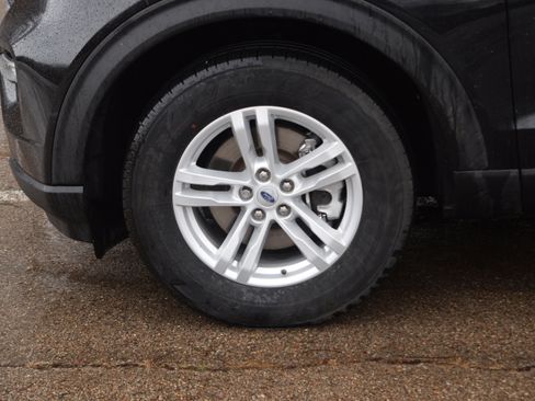 Used 2023 Ford Explorer XLT w/ Equipment Group 202A image 27