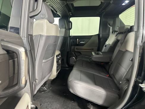 Used 2025 GMC Hummer EV 2X image 23