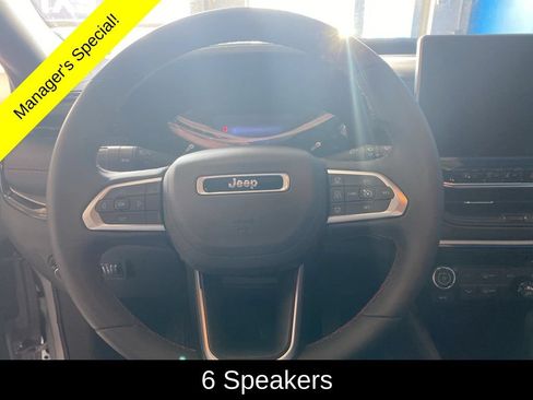 Used 2025 Jeep Compass Trailhawk AWD/4WD image 5