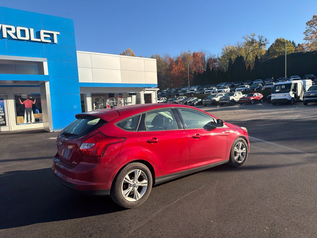 Used 2012 Ford Focus SE FWD image 2