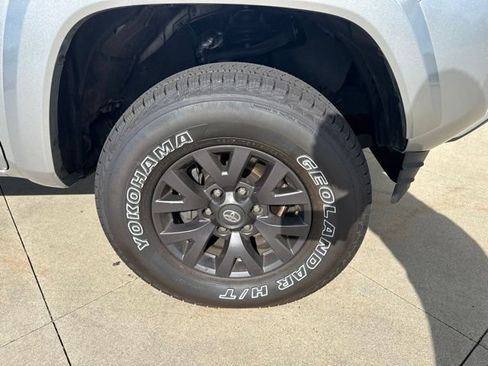 Used 2023 Toyota Tacoma SR5 AWD/4WD image 12