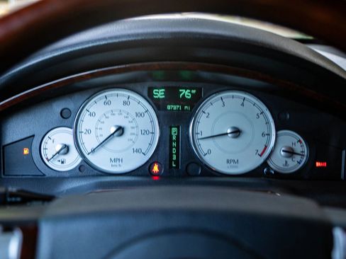 Used 2005 Chrysler 300 Touring image 31