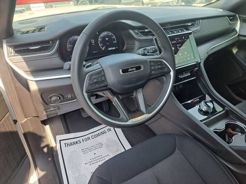Certified 2024 Jeep Grand Cherokee Laredo X AWD/4WD image 20