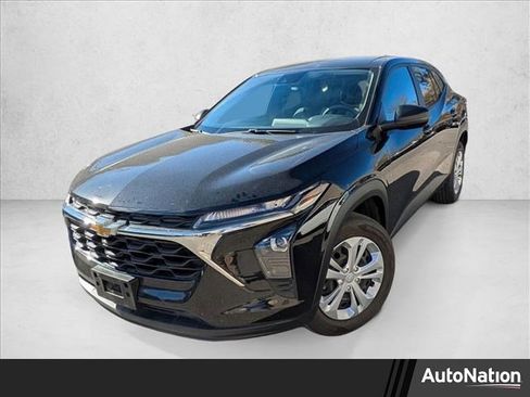 Used 2024 Chevrolet Trax LS w/ Driver Confidence Package image 1