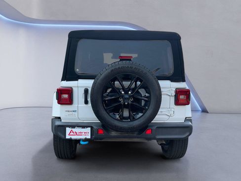 Used 2024 Jeep Wrangler Unlimited Sahara AWD/4WD image 4