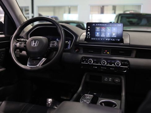 Used 2025 Honda Pilot Elite image 34