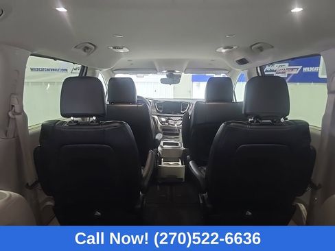 Used 2024 Chrysler Pacifica Touring-L image 22