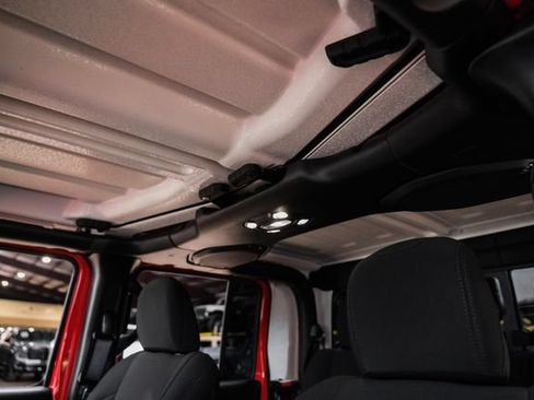 Used 2021 Jeep Gladiator Sport AWD/4WD image 18