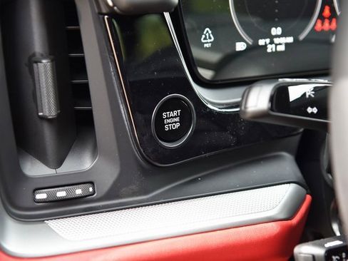 Certified 2025 Porsche Cayenne image 37