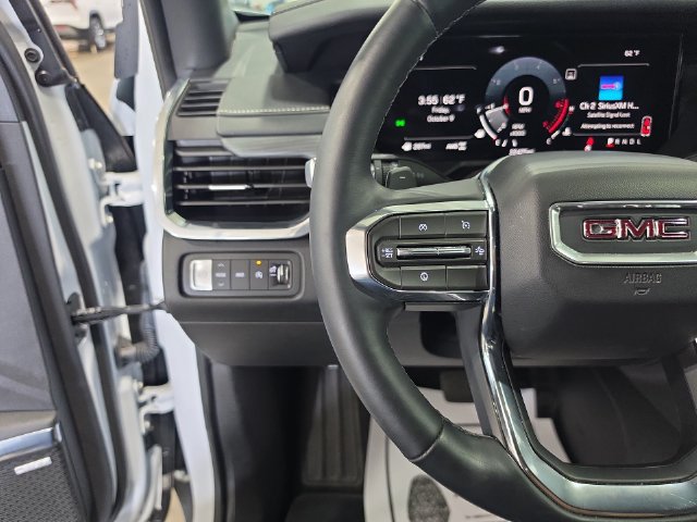Used 2026 GMC Acadia Elevation w/ Elevation Premium Package AWD/4WD image 16