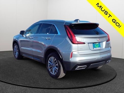 Used 2024 Cadillac XT4 Premium Luxury image 3