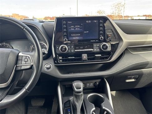 Used 2022 Toyota Highlander XLE image 36