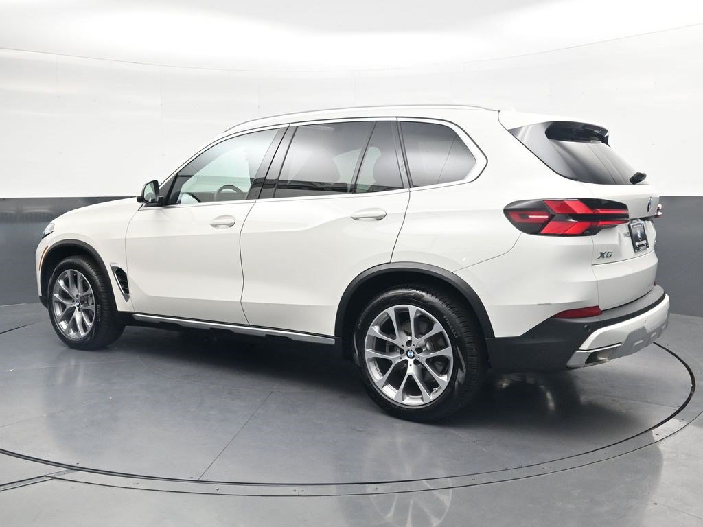 Used 2024 BMW X5 xDrive40i w/ Parking Assistance Package AWD/4WD image 6