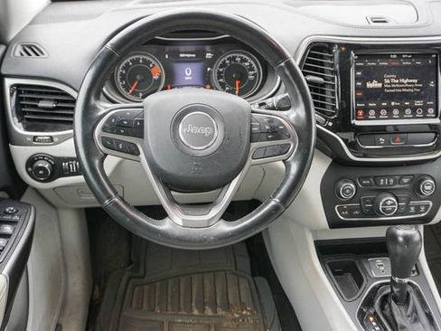 Used 2019 Jeep Cherokee Limited FWD image 9