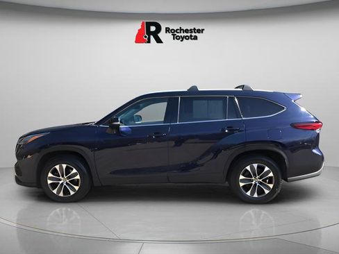 Used 2022 Toyota Highlander XLE FWD image 11