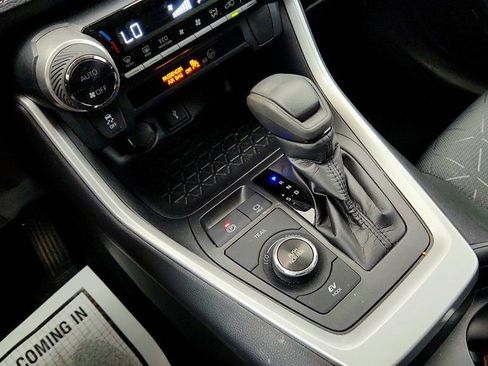 Used 2020 Toyota RAV4 XLE AWD/4WD image 17