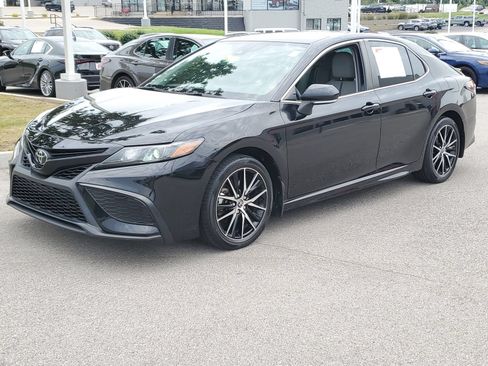 Used 2023 Toyota Camry SE AWD/4WD image 2