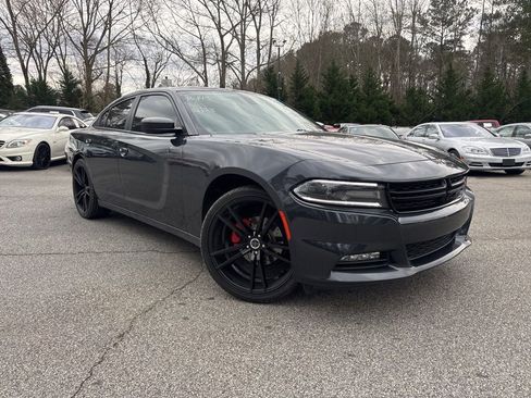 Used 2016 Dodge Charger SXT image 4