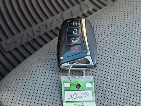 Used 2018 Hyundai Santa Fe Limited image 38