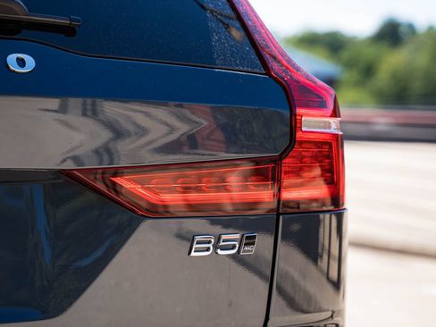 New 2026 Volvo V60 B5 Cross Country Plus w/ Protection Package Premier AWD/4WD image 5