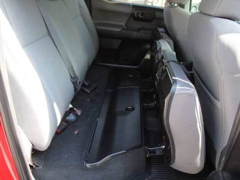 Used 2019 Toyota Tacoma SR image 19