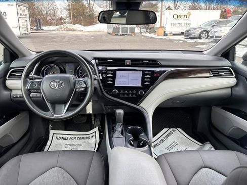 Used 2019 Toyota Camry LE FWD image 18