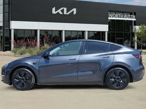 Used 2025 Tesla Model Y Long Range RWD image 3