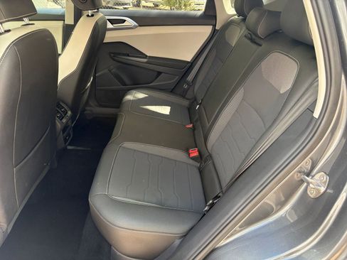 Used 2025 Volkswagen Taos SE image 33