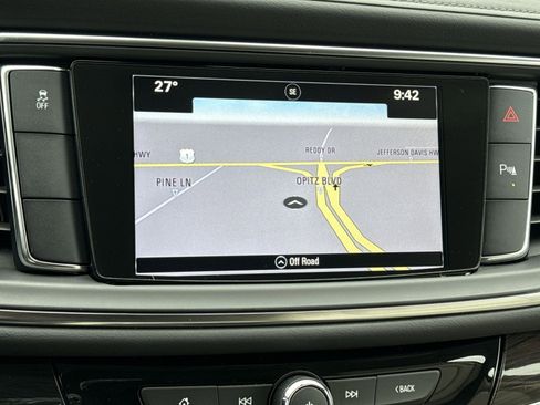 Used 2018 Buick Enclave Essence image 18