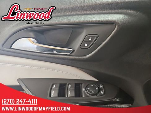Used 2025 Chevrolet Trax LT FWD image 16